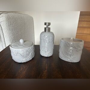 Three Piece Bathroom Set